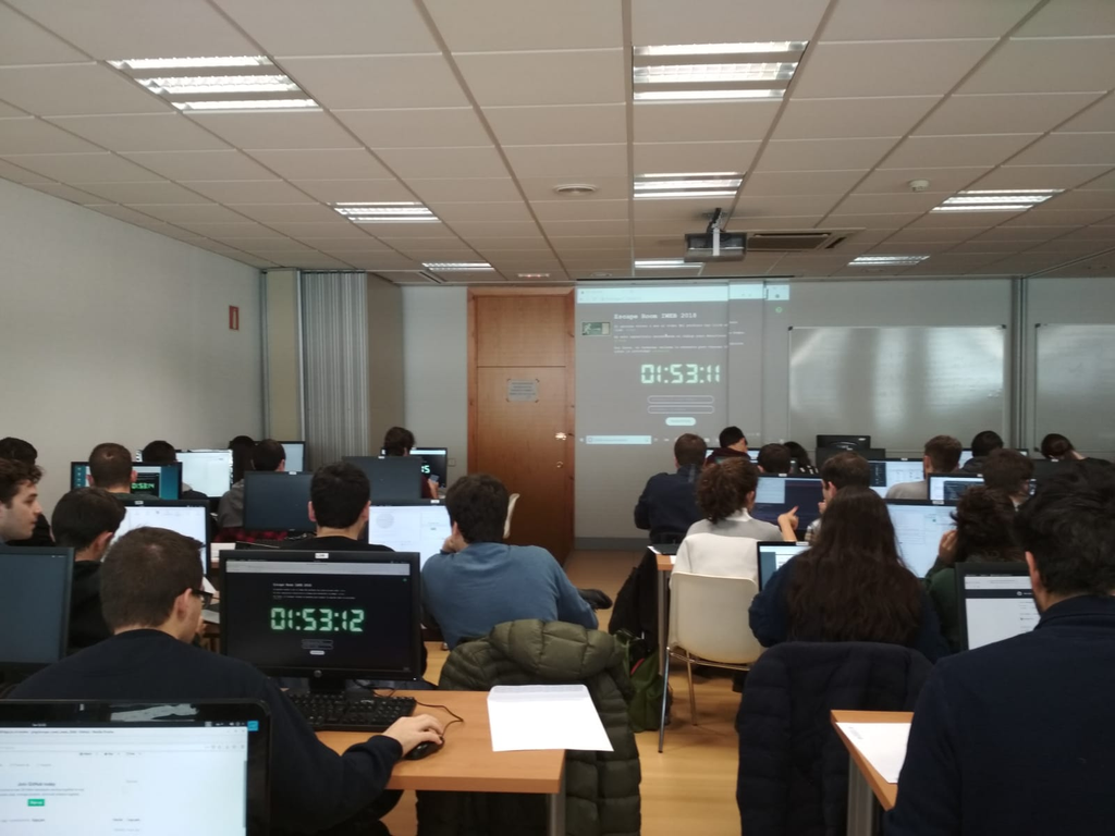 Estudiantes durante una de las escape rooms